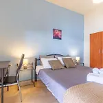 Nikos Seaside Apartament