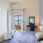 Nikos Seaside Apartament