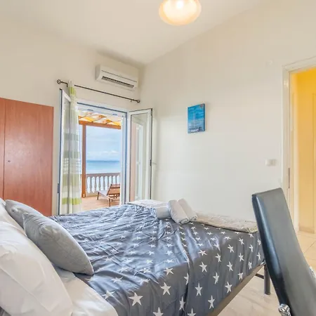 Nikos Seaside Apartment *