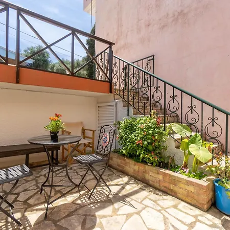 Nikos Seaside Appartement *