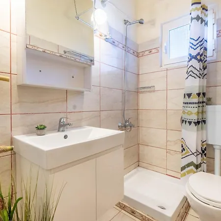 Nikos Seaside Apartment Agia Pelagia Chlomou