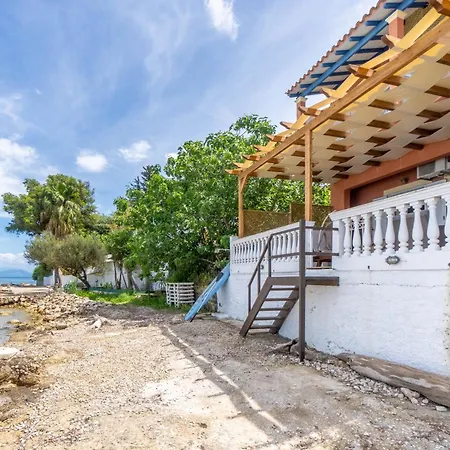 Nikos Seaside Апартаменты *