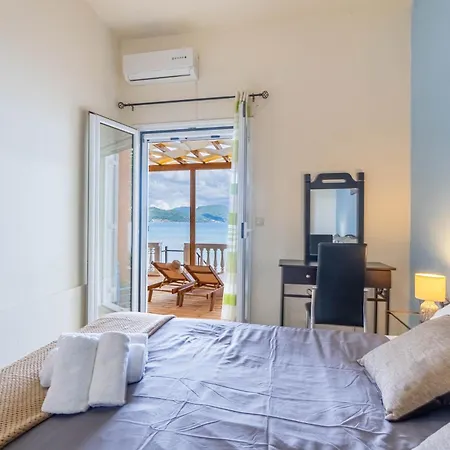 Nikos Seaside Apartment