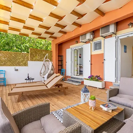 Nikos Seaside Apartment Agia Pelagia Chlomou