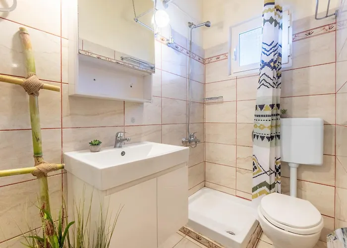 Nikos Seaside Apartment Agia Pelagia Chlomou