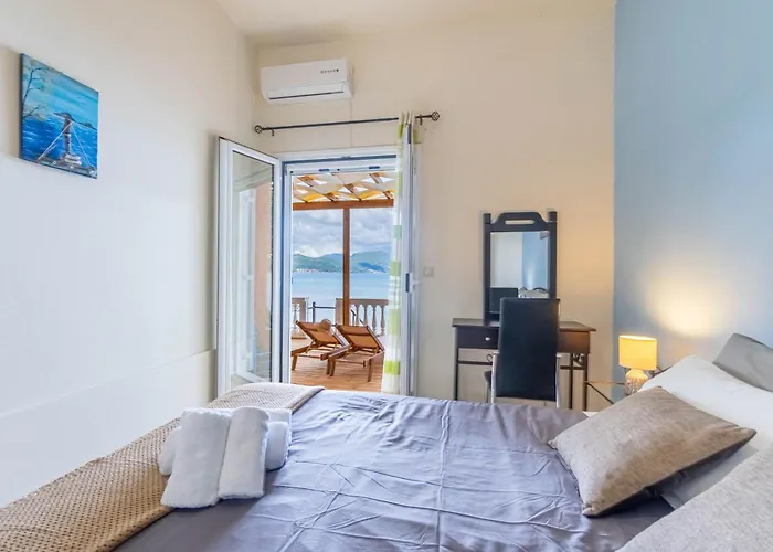 Nikos Seaside Apartment