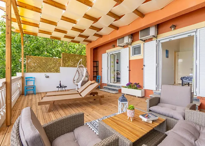 Nikos Seaside Apartment Agia Pelagia Chlomou