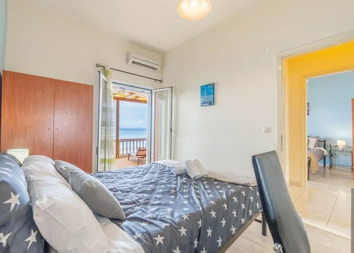 Nikos Seaside Apartment *